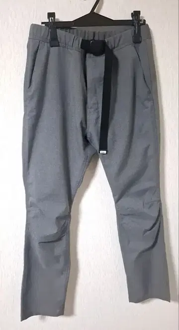 RHC 조정 가능 벨트 포함 그레이 팬츠