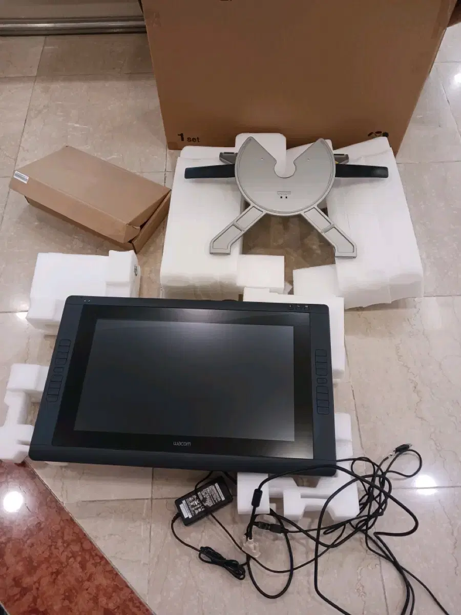 Wacom Cintiq 22-inch DTK-2200 Stand on Bunjang Global