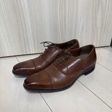 브라운 가죽 캡토 드레스 슈즈