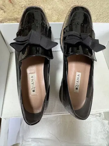 다이애나 블랙 리본 포함 로퍼