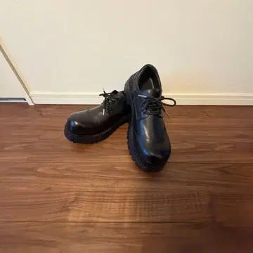 블랙 가죽 통굽 신발