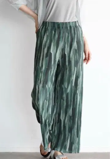 미사용 새상품 RADIATE 페인트 터치 플리츠 팬츠 야마다야 라디에이트