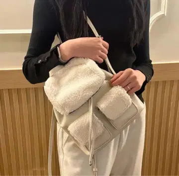 화이트 퍼 숄더백 미니 백팩 한국