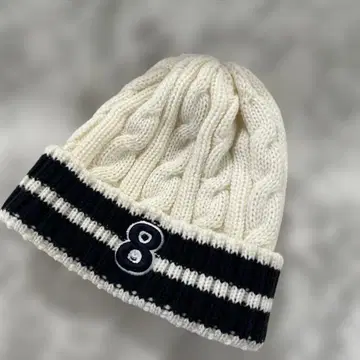muta 무타 케이블 짜임 니트 모자 화이트 x 블랙 8 자수