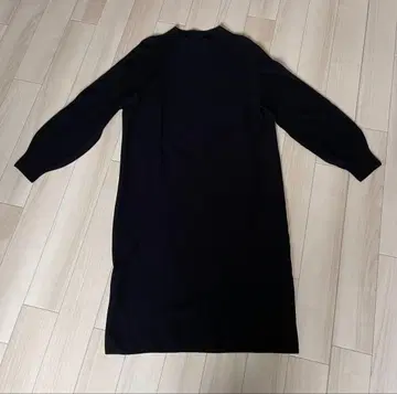 유니클로 블랙 니트 미들 기장 원피스 긴팔
