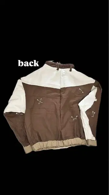 브라운과 화이트의 캐주얼 자켓