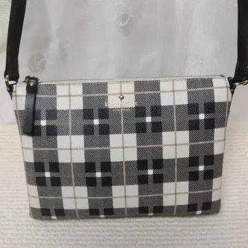 케이트 스페이드 숄더백 화이트/블랙 체크