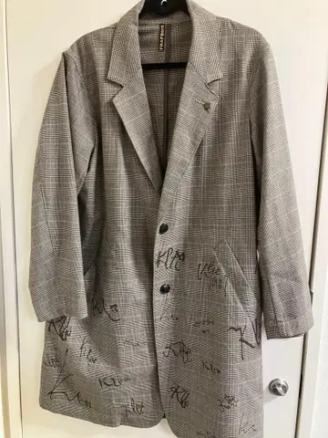 중고 체크 무늬 테일러드 자켓 사인풍 프린트