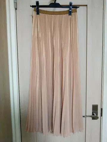 언타이틀 플리츠 스커트