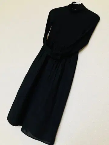 ZARA 블랙 하이넥 원피스