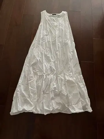 화이트 슬리브리스 원피스