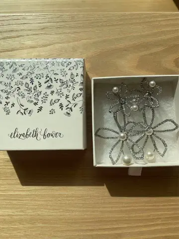 엘리자베스바우어 꽃 귀찌 실버