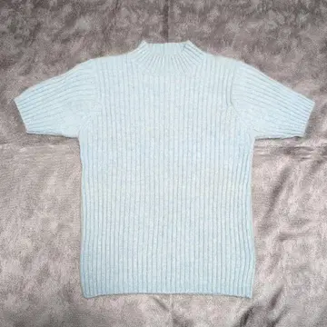 니트 반팔 스카이블루 하이넥 리브 니트
