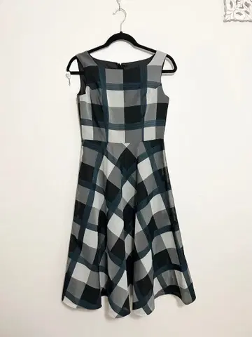 STRAWBERRY-FIELDS grace 슬리브리스 원피스