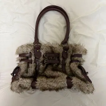 TINA:JOJUN 퍼 트리밍 브라운 핸드백