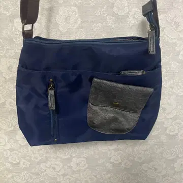 네이비 나일론 숄더백