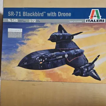 SR-71 Blackbird with Drone 1:72