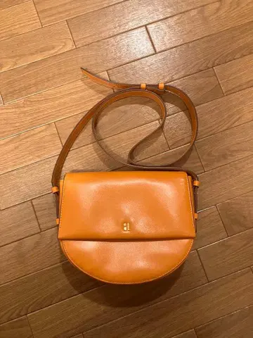 오렌지 가죽 숄더백
