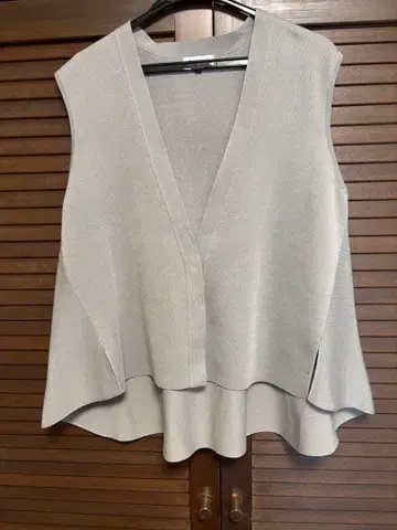 owauno 오아우노 백 플레어 니트 베스트 그레이 M 사이즈