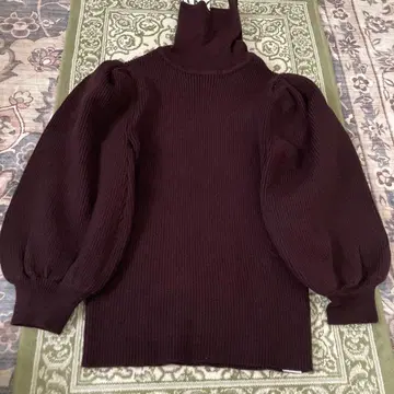 ZARA 다크 퍼플 퍼프 슬리브 니트