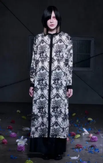 아리무라 류타로 the closet 'hide and seek' 원피스