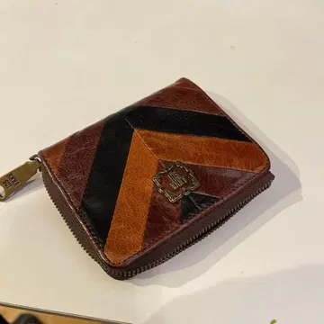 지그재그 패턴 브라운 가죽 지갑