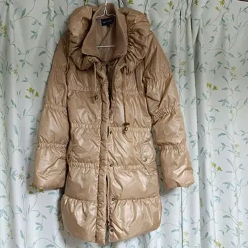 새상품급 베이지 프릴 다운 자켓 M