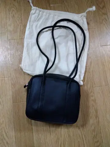 Aeta 숄더백 블랙