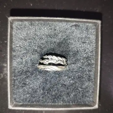 DEAL DESIGN THREE CHAIN EAR CUFF