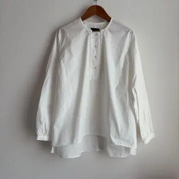 오로네 화이트 블라우스