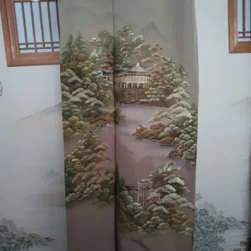 블랙 전통 예복 기모노 자연 풍경 자수