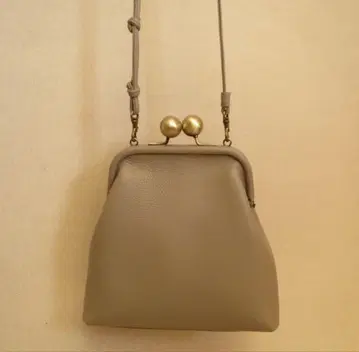 그레이 숄더백 스마트폰 포켓 포함