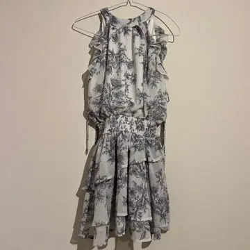 꽃무늬 프릴 슬리브리스 원피스