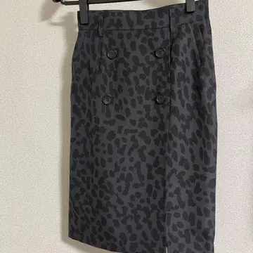 더블 버튼 레오파드 무늬 타이트 스커트