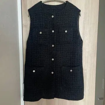 블랙 슬리브리스 베스트 버튼 포함