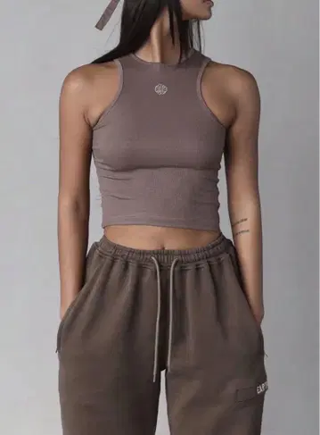 Badblood 브라운 하이넥 크롭 탱크탑