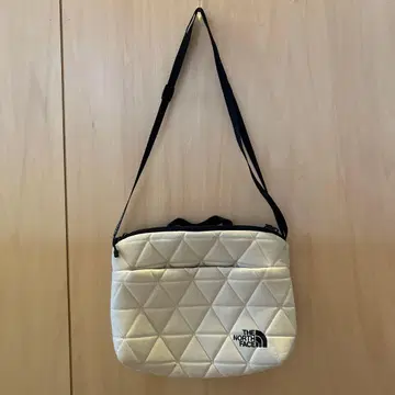 THE NORTH FACE 퀼팅 숄더백