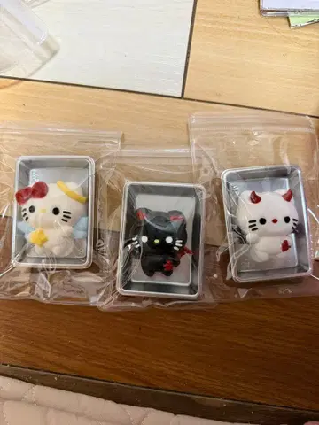 헬로키티 미니 스퀴즈 3개 세트 쪼물쪼물