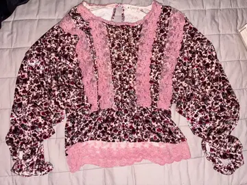 엑시즈팜 미니 꽃무늬 상의