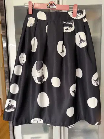 오드리 헵번 플레어 스커트 블랙