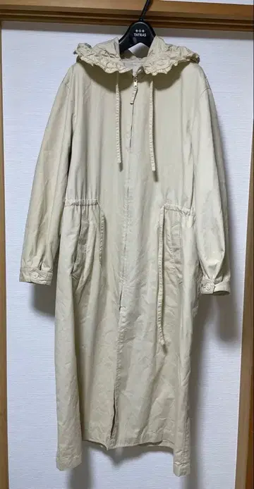 카네코 이사오 프릴 달린 롱 코트 베이지