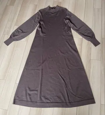 유니클로 베이지 니트 롱 원피스 긴팔