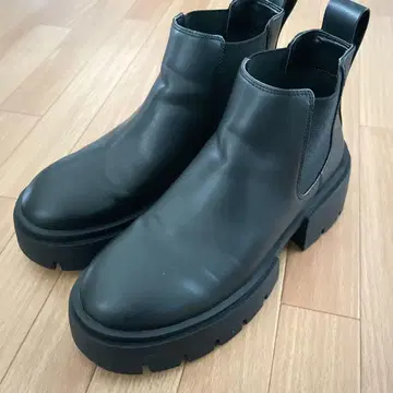 [ 새상품급 ] H&M 사이드 고어 부츠 24cm