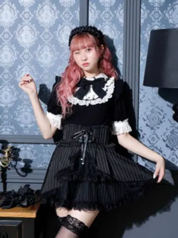 NOEMIE 로즈 레이스 요크 고딕 티셔츠 블랙 size-M