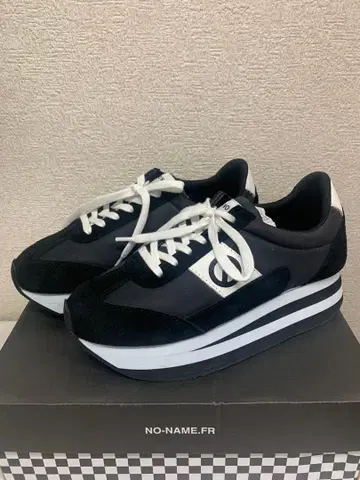 NO NAME 블랙/화이트 통굽 스니커즈