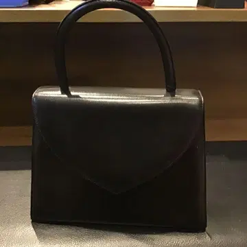 블랙 가죽 핸드백