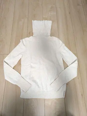 유니클로 터틀넥 스웨터