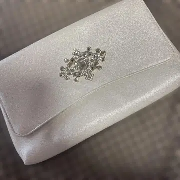 비쥬 장식 실버 클러치백