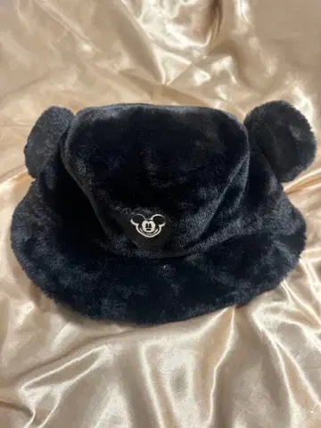 미키마우스 귀 달린 퍼 버킷햇 블랙 디즈니