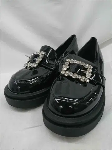 러브 헌터 비쥬 버클 에나멜 로퍼 블랙 계열 M 사이즈